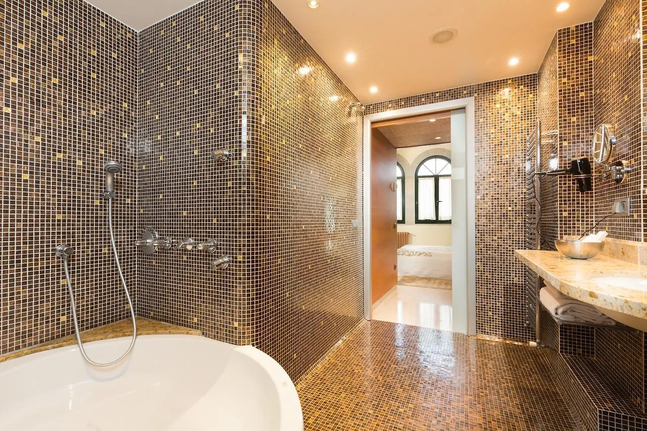 Hotel Històric Gerona 4*,